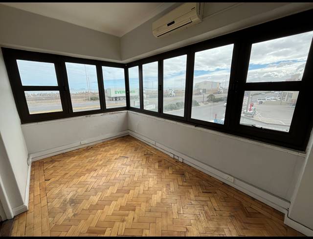 176M² OFFICE TO LET IN PAARDEN EILAND